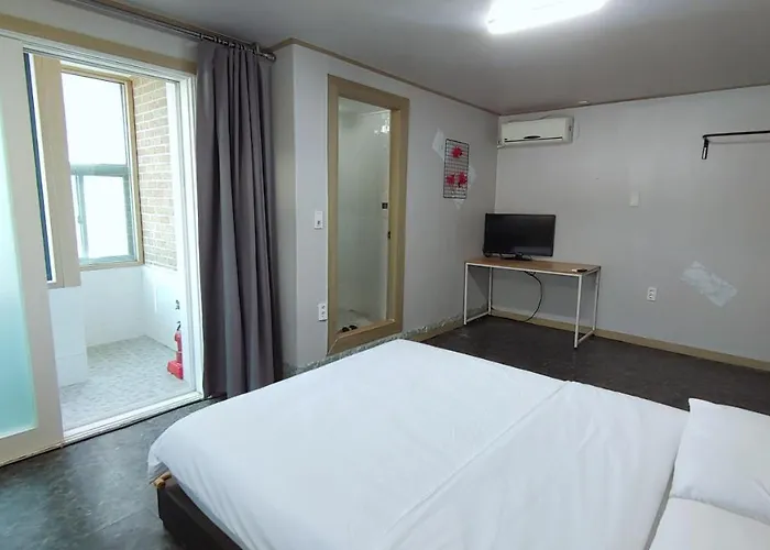 1012 House Namsan - Foreigner Only Pensión 3*