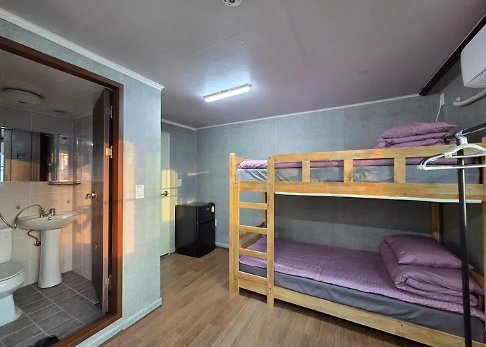 1012 House Namsan - Foreigner Only Pensión 3*